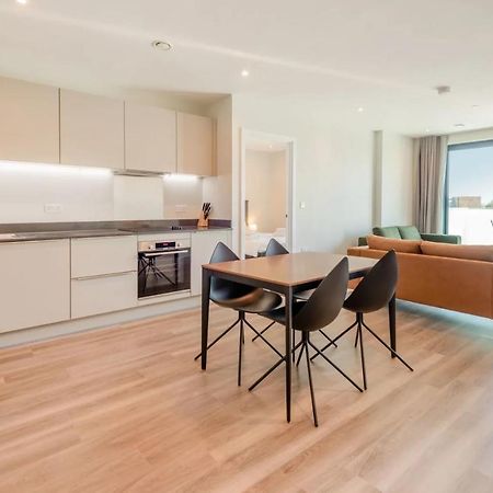 Modern Apartments In Brentford 2 Minutes Walk From Kew Bridge Εξωτερικό φωτογραφία