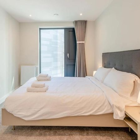Modern Apartments In Brentford 2 Minutes Walk From Kew Bridge Εξωτερικό φωτογραφία