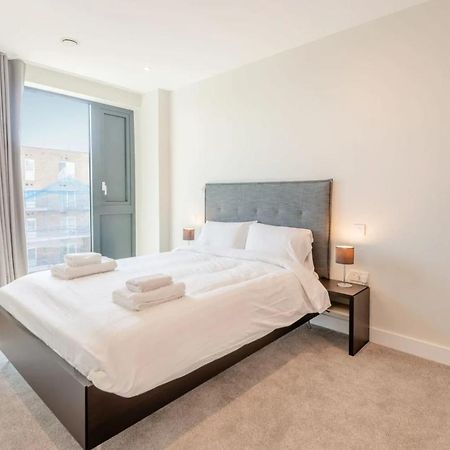 Modern Apartments In Brentford 2 Minutes Walk From Kew Bridge Εξωτερικό φωτογραφία
