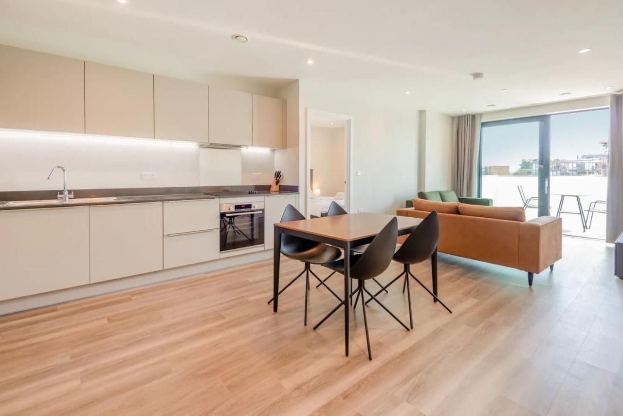 Modern Apartments In Brentford 2 Minutes Walk From Kew Bridge Εξωτερικό φωτογραφία