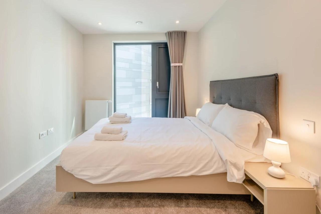 Modern Apartments In Brentford 2 Minutes Walk From Kew Bridge Εξωτερικό φωτογραφία