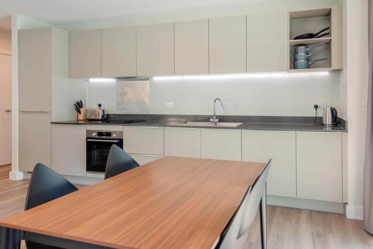 Modern Apartments In Brentford 2 Minutes Walk From Kew Bridge Εξωτερικό φωτογραφία