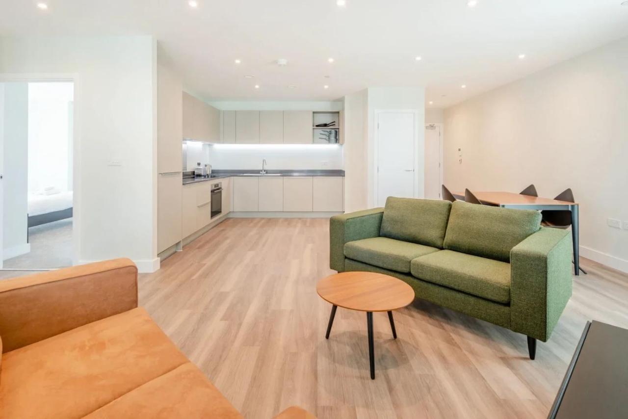 Modern Apartments In Brentford 2 Minutes Walk From Kew Bridge Εξωτερικό φωτογραφία