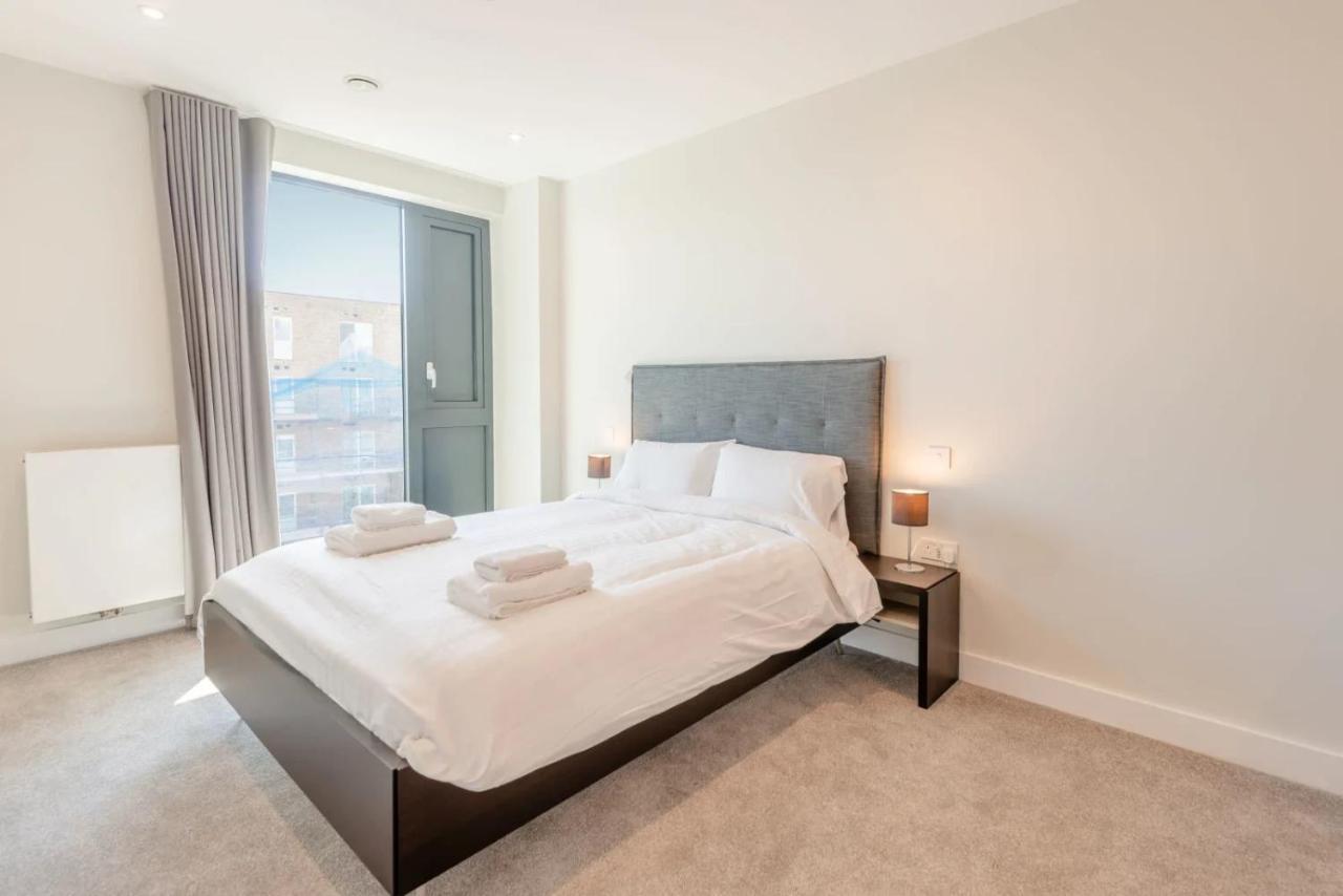 Modern Apartments In Brentford 2 Minutes Walk From Kew Bridge Εξωτερικό φωτογραφία